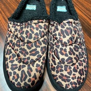 TOMS Leopard Print Slippers